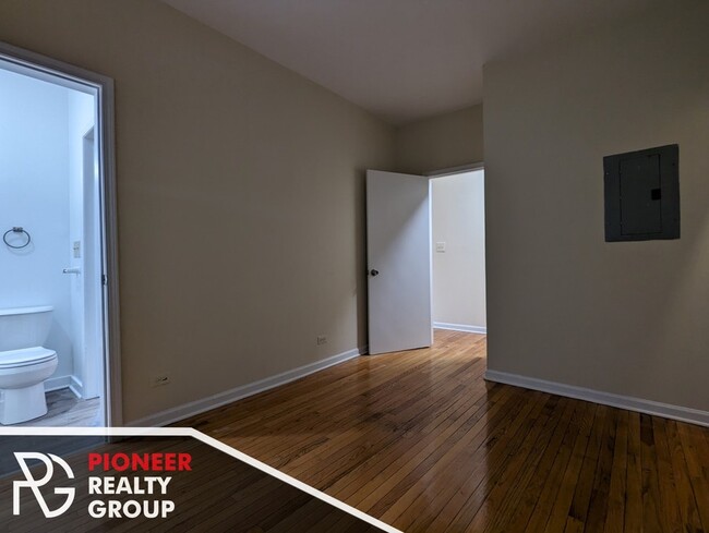 633 W Barry Ave unit 2, Chicago, IL 60657 - photo 6