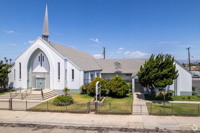 Local churches serve families in Bryce Canyon South and South Oxnard.