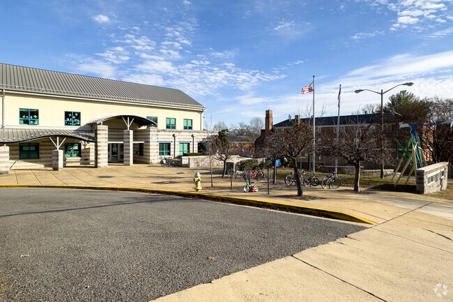 Long Branch Elementary School pick up/drop off line