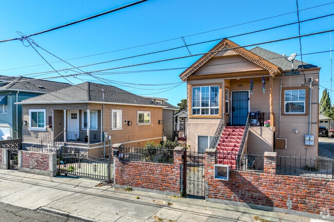 Single-family homes are rarer in Jingletown and can be found closer to the freeway.