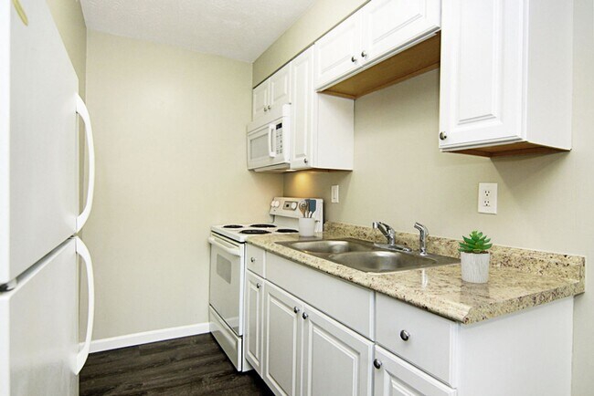 South Terrace Apartments – Comfort & Convenience in Cincinnati!, Cincinnati, OH 45215 - photo 5