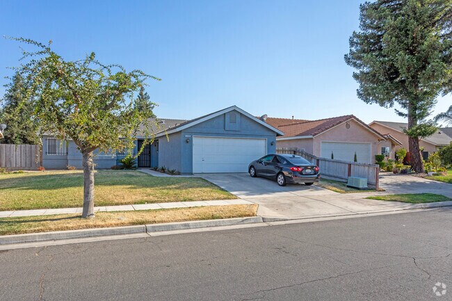 Ranch style homes can be found throughout Highway City.