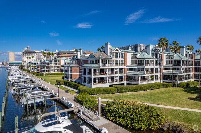 These condominiums in Harbour Island offer boating docks for some of their residences.