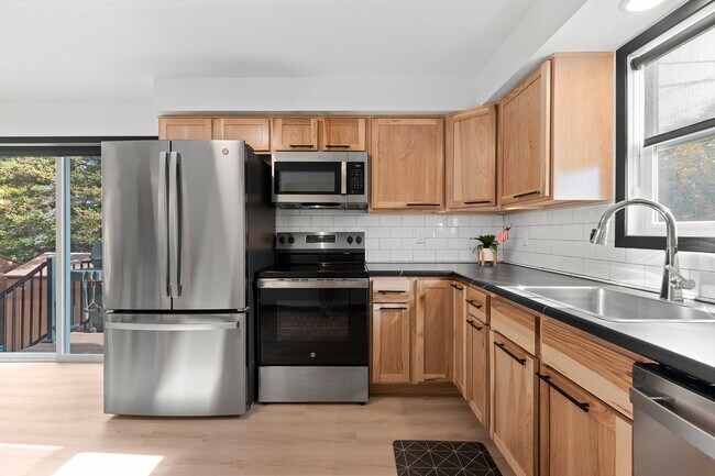 2804 W Spencer St, Appleton, WI 54914 - photo 6