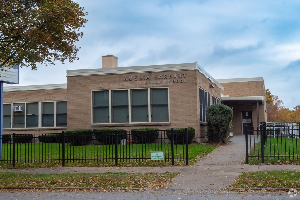 Welcome to the Earhart Elementary Opt For Knowl School in Calumet Heights.