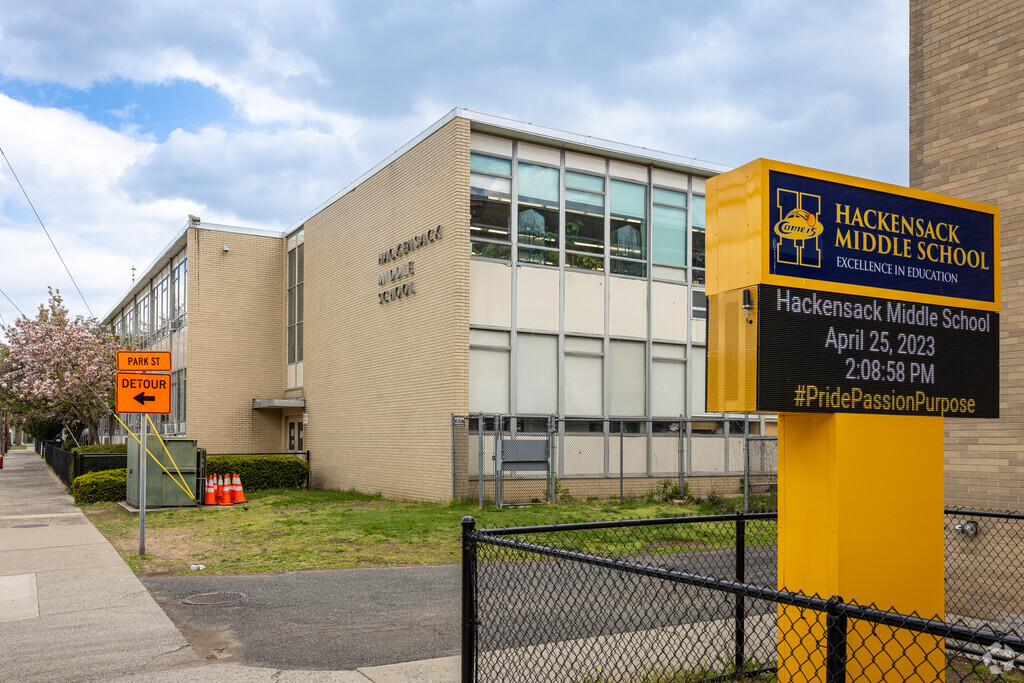 Hackensack Middle School serves students 6-8 in their local community.