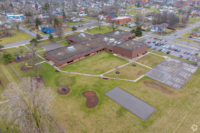 Bunche Elementary School receives an overall Niche grade of B.