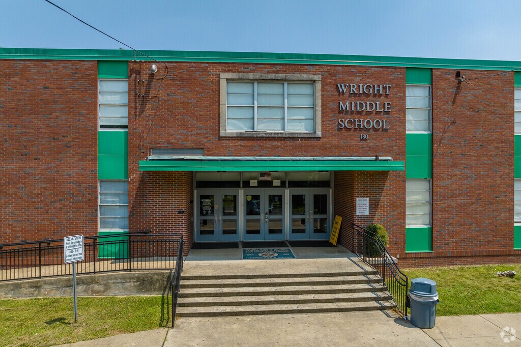Wright Middle School was a Blue Ribbon School in 1994 and 1996 in Nashville.