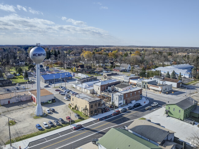 Citizens of Memphis have easy access to local amenities and recreation.