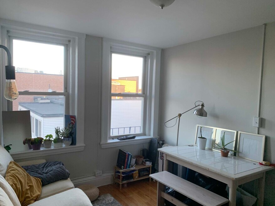 387 Hanover St unit 2, Boston, MA 02113 - photo 1