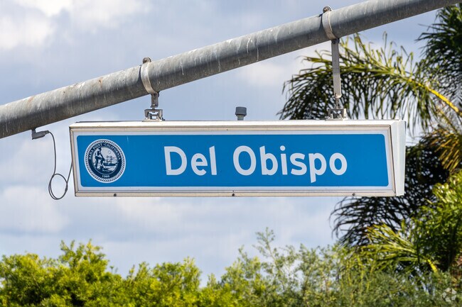 Commuters appreciate that Del Obispo sits between Pacific Coast Highway and I-5, making it easy to reach nearby cities like Irvine, Laguna Beach, and San Clemente.