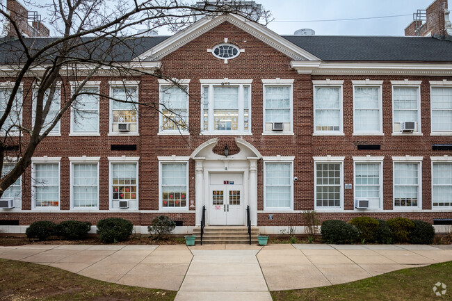 The main entrance to the amazing East End Elementary School in North Plainfield, NJ.