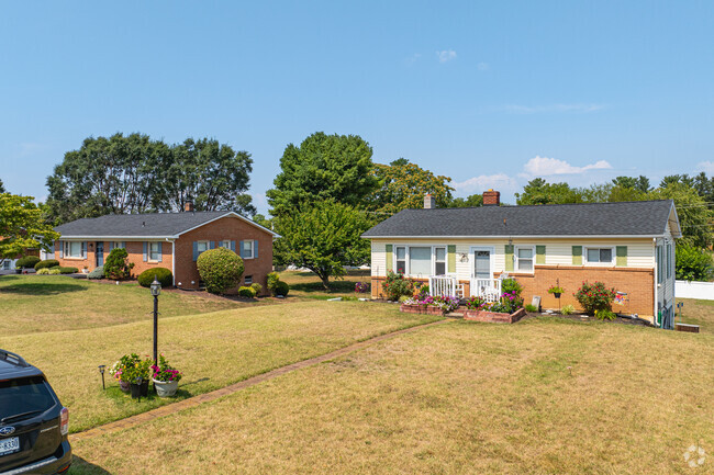 Ranch homes in Reherd Acres often have large yards.