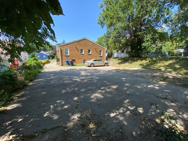 1413 63rd St, Des Moines, IA 50311 - photo 3