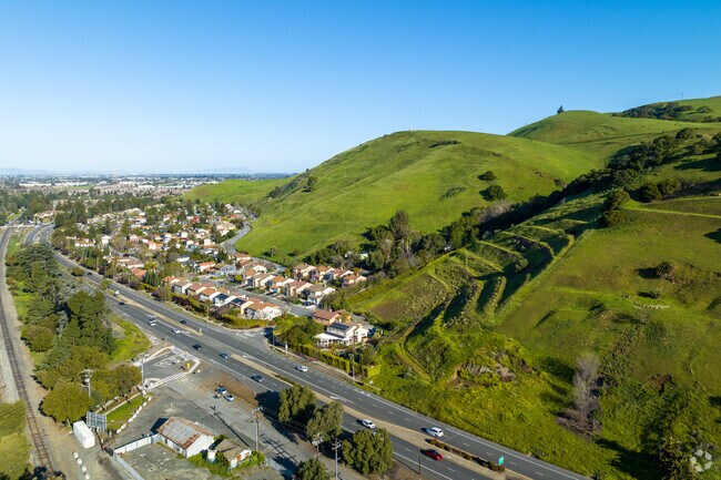 Explore Niles homes with breathtaking foothills views, offering a blend of nature and comfort.