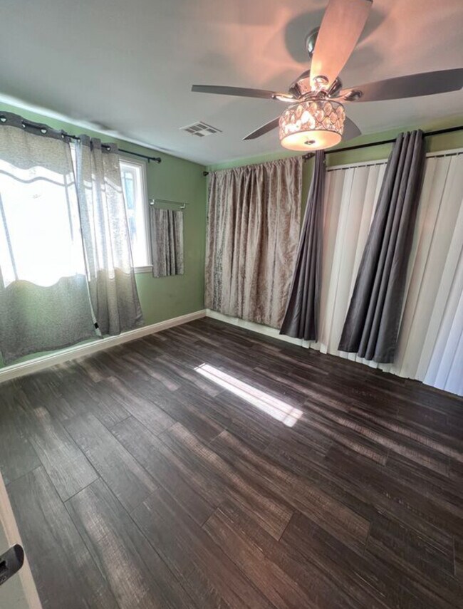 28823 Kenroy Ave, Canyon Country, CA 91387 - photo 5