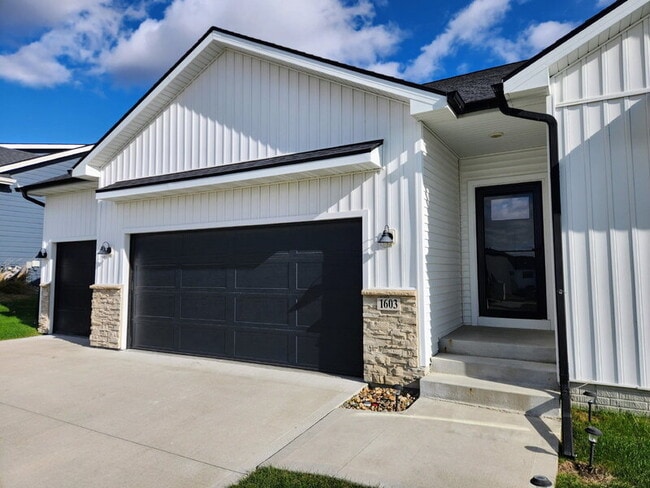 1603 Red Cedar Ln, Granger, IA 50109 - photo 3