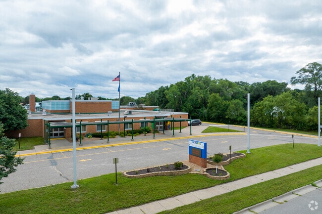 Monroe Elementary serves 479 students in Brooklyn Park, offering K-5 education.