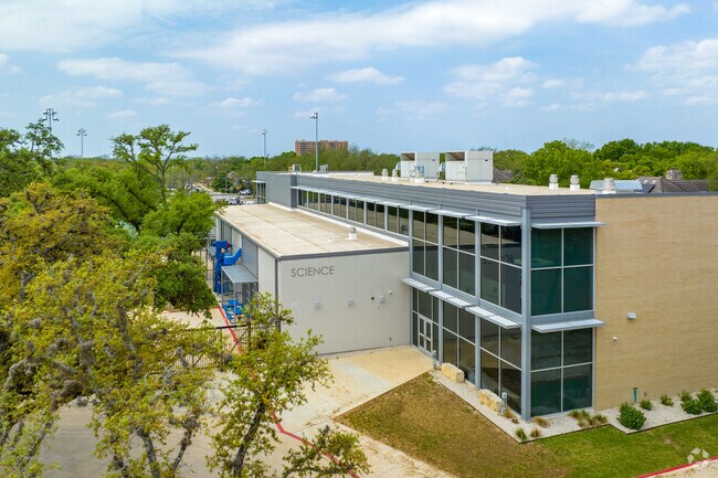 Alamo Heights Junior High School entrance in Terell Hills.