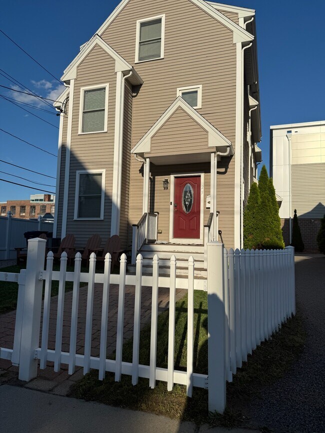 25 Antwerp St unit 25, Boston, MA 02135 - photo 4