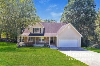 930 Willow Hollow Dr, Dacula, GA 30019