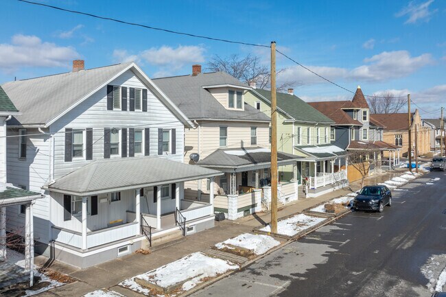 Most homes in Sunbury are historic, built between 1880 and 1925.