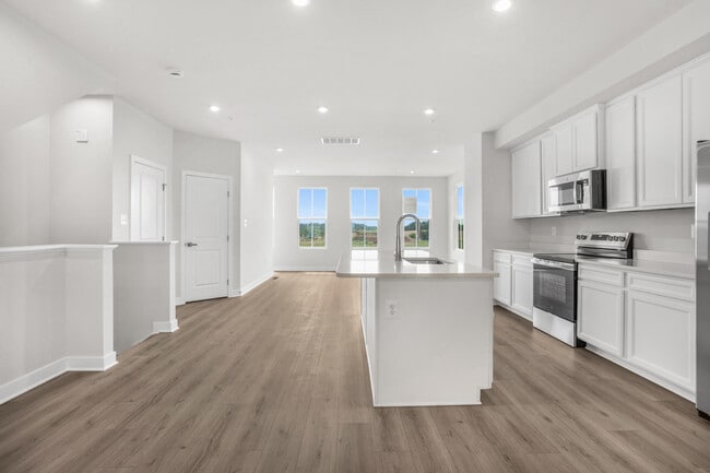 256 Summerfield Dr, Hanover, PA 17331 - photo 7