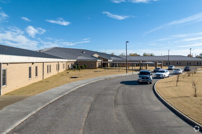 Winridge Elementary School's circle drive makes drop-off and pick-up effortless.