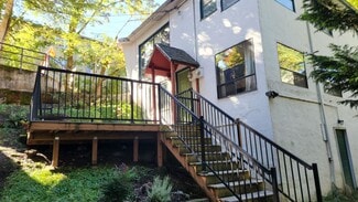 4900-4902 SW Slavin Rd, Portland, OR 97239