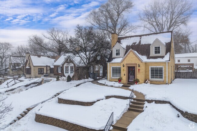 Homes built during the mid century are common in Valley Forge.