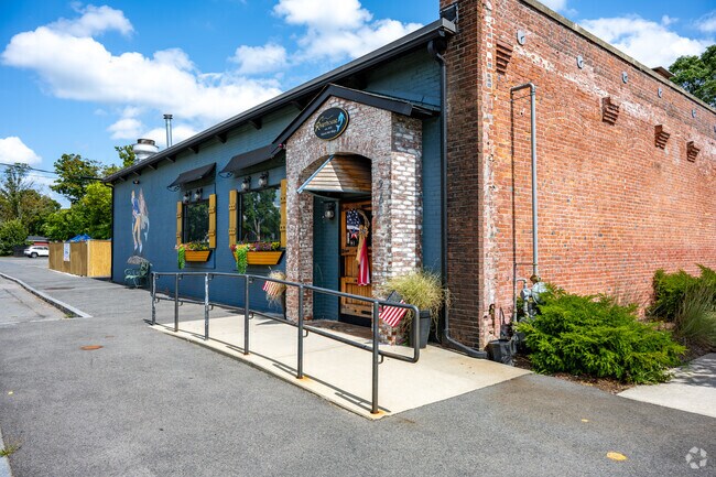 Riverhouse on the Taunton River serves seafood, pasta, and patio music.