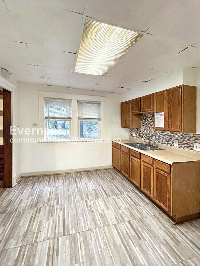 12701 Benham Ave unit 1, Cleveland, OH 44105 - photo 4