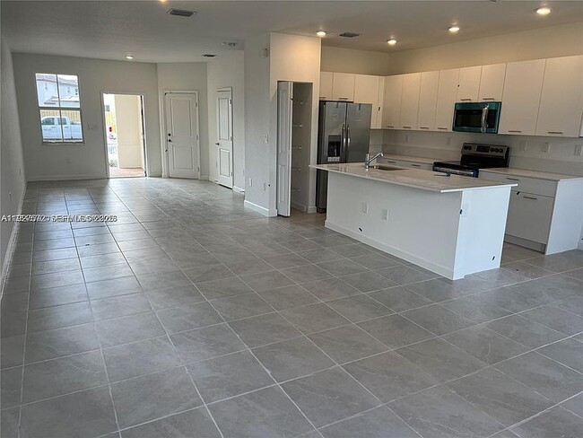 2281 NW 131st Cir, Miami, FL 33167 - photo 2