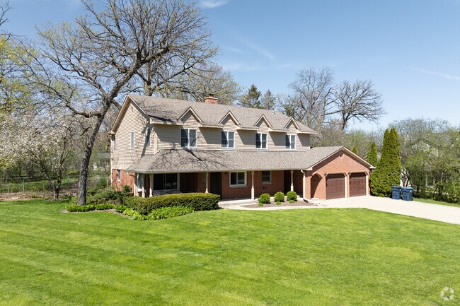 The average list price for a home in Knollwood is $454,616, and you’ll find a variety of homes.