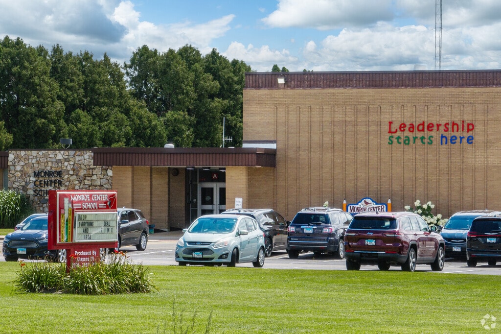 Monroe Center Elementary School just outside Davis Junction scores a B overall on Niche.