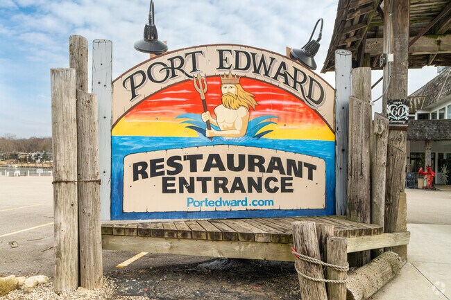 Port Edward Restaurant serves seafood in a nautical themed space near Traube Fox River View.