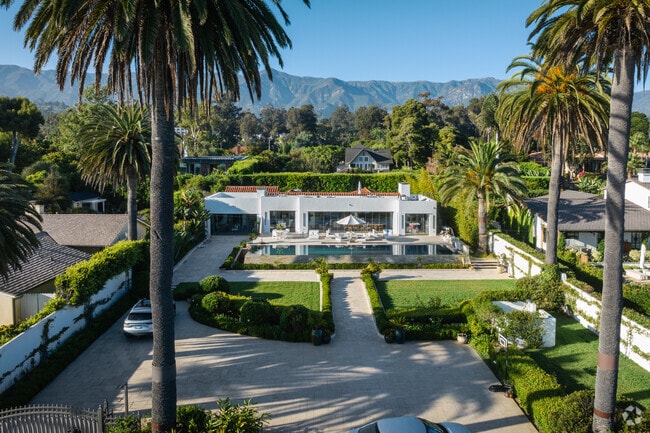 A contemporary home with both privacy and extraordinary views.