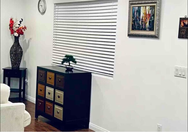 15 Aravaca Dr, Paramount, CA 90723 - photo 6