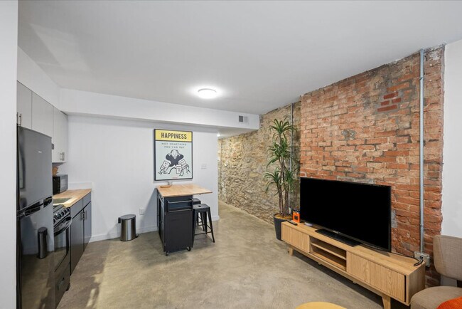 2 Hust Aly unit ID1303117P, Cincinnati, OH 45202 - photo 2