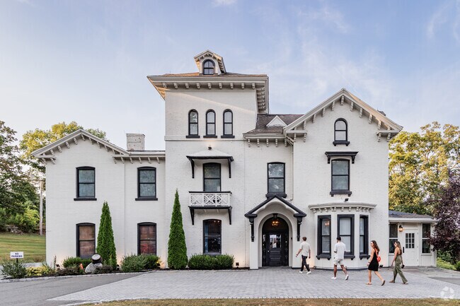 Hudson House is a local destination for fine dining and entertaining.