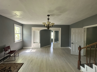12 Falkirk Ave, Woodbury, NY 10917