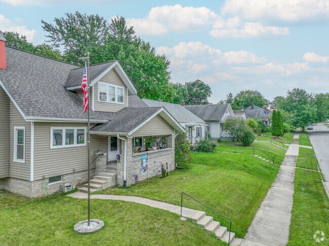 Bungalows and raised ranch style homes can be found throughout Columbian Park.