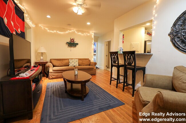 66 Egmont St unit 3, Brookline, MA 02446 - photo 4