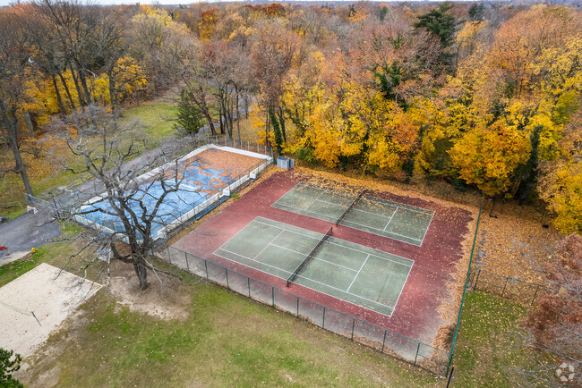 Westchester Day School in Mamaroneck features outdoor and indoor recreational facilities.