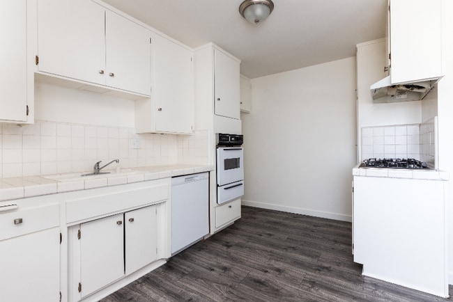 410 W Regent St unit 9, Inglewood, CA 90301 - photo 2