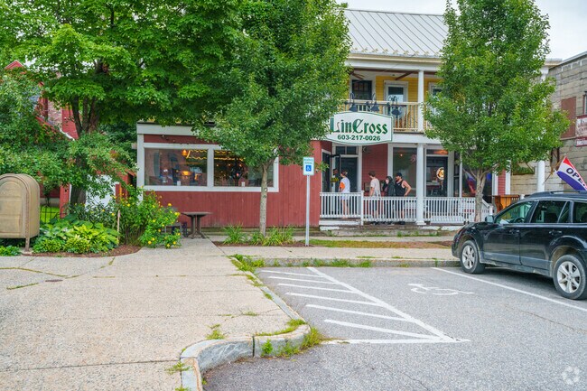 LinCross is a well-known restaurant near Danbury that locals love to visit every now and then.