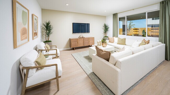 10490 Tamburlane Dr, Elk Grove, CA 95757 - photo 4