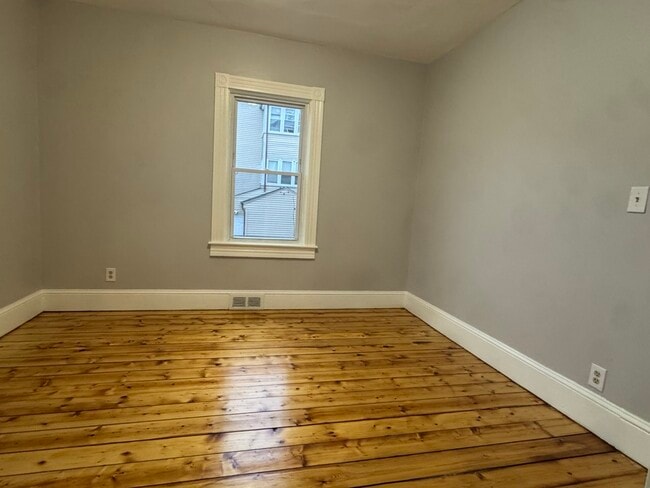 58 Division St unit 1, Lincoln, RI 02838 - photo 5