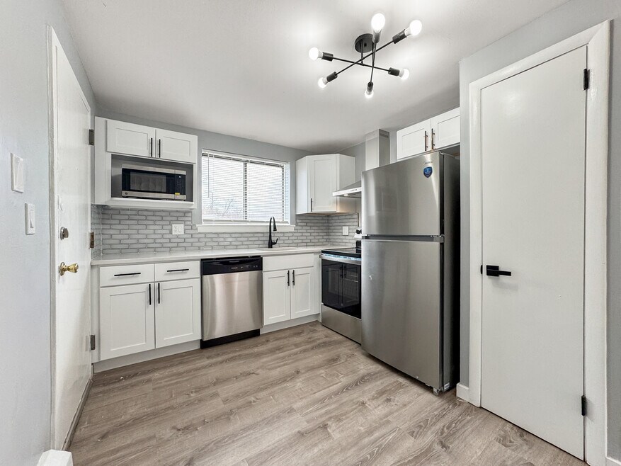 30 Henderson Dr unit 7, East Hartford, CT 06108 - photo 1