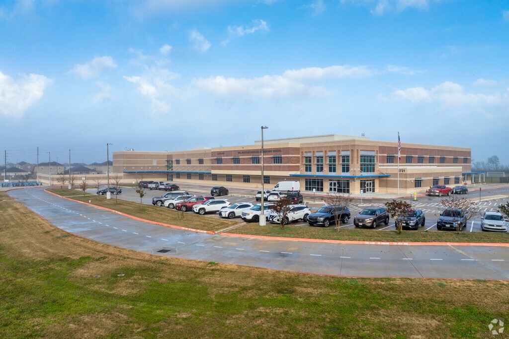 Bel Nafegar Sanchez Elementary earns a B- rating from niche.com.